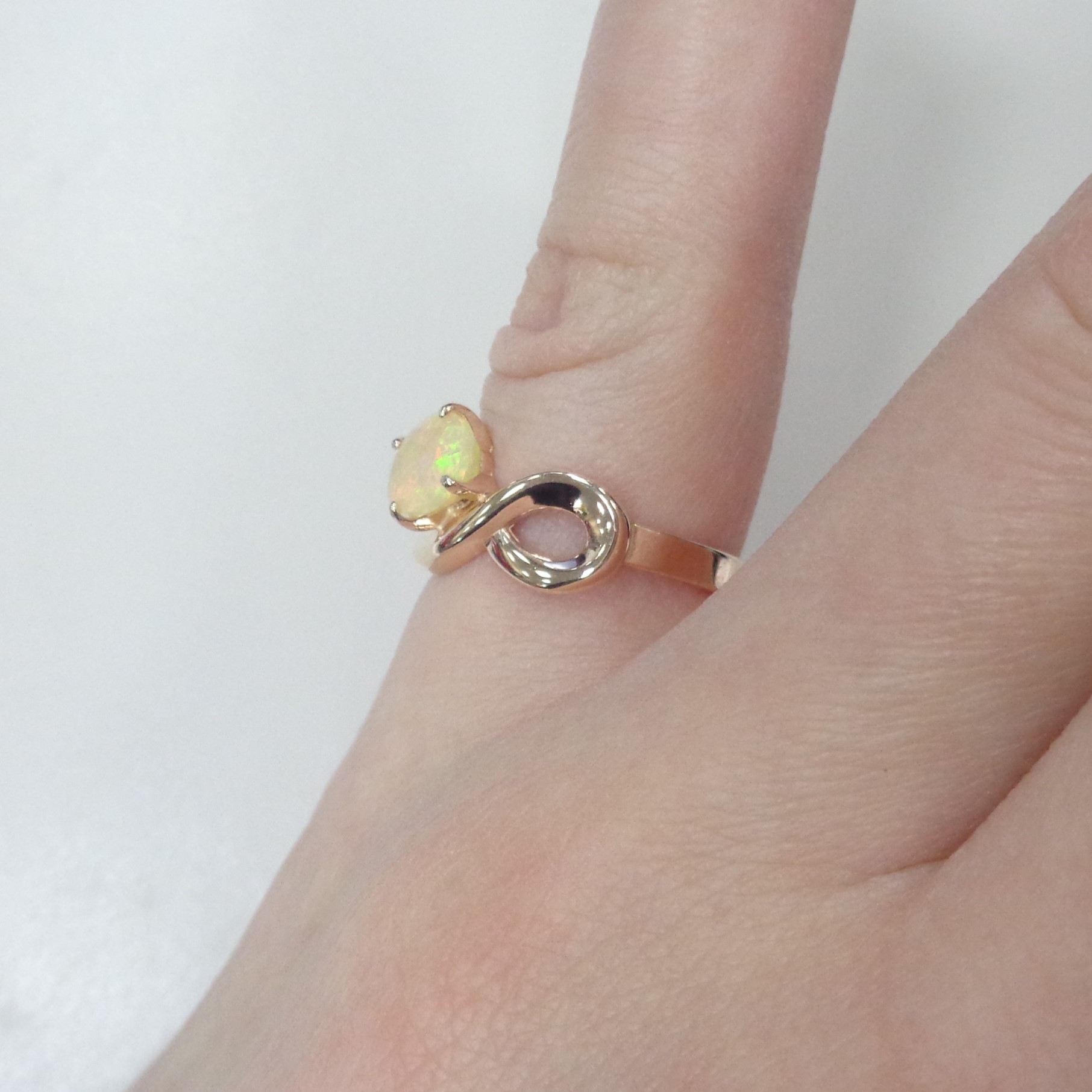 Серебряное кольцо с опалом